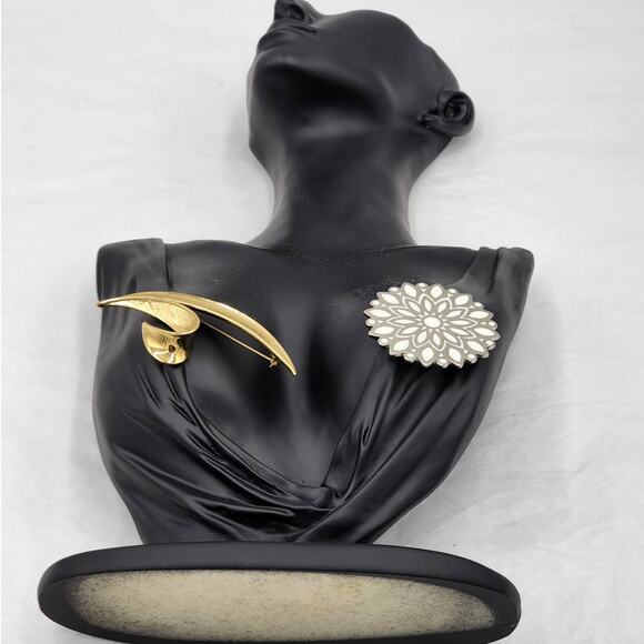 Brooch Vintage Trifari Set 2 Gold Tone Crown Silver Tone Snowflake Pin Brooch - Picture 5 of 12